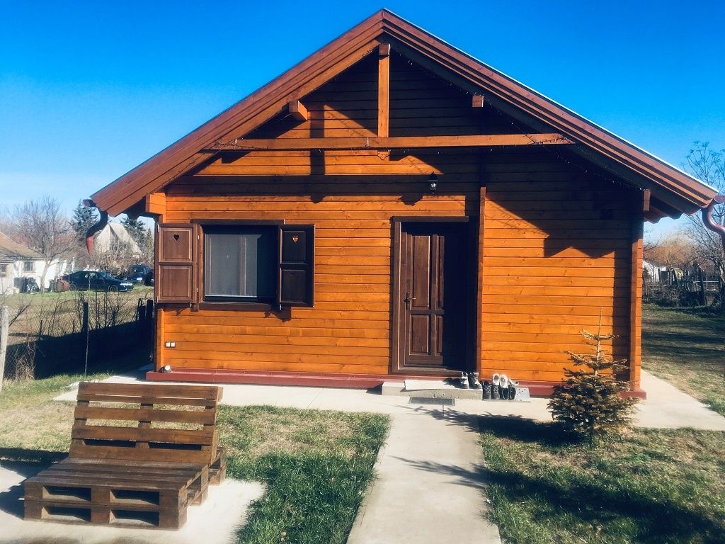 Cabane și căsuțe din lemn pe piloni