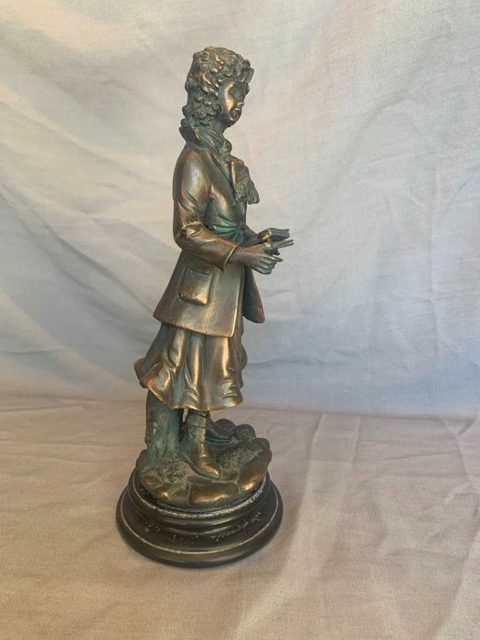 фигура статуетка на студент