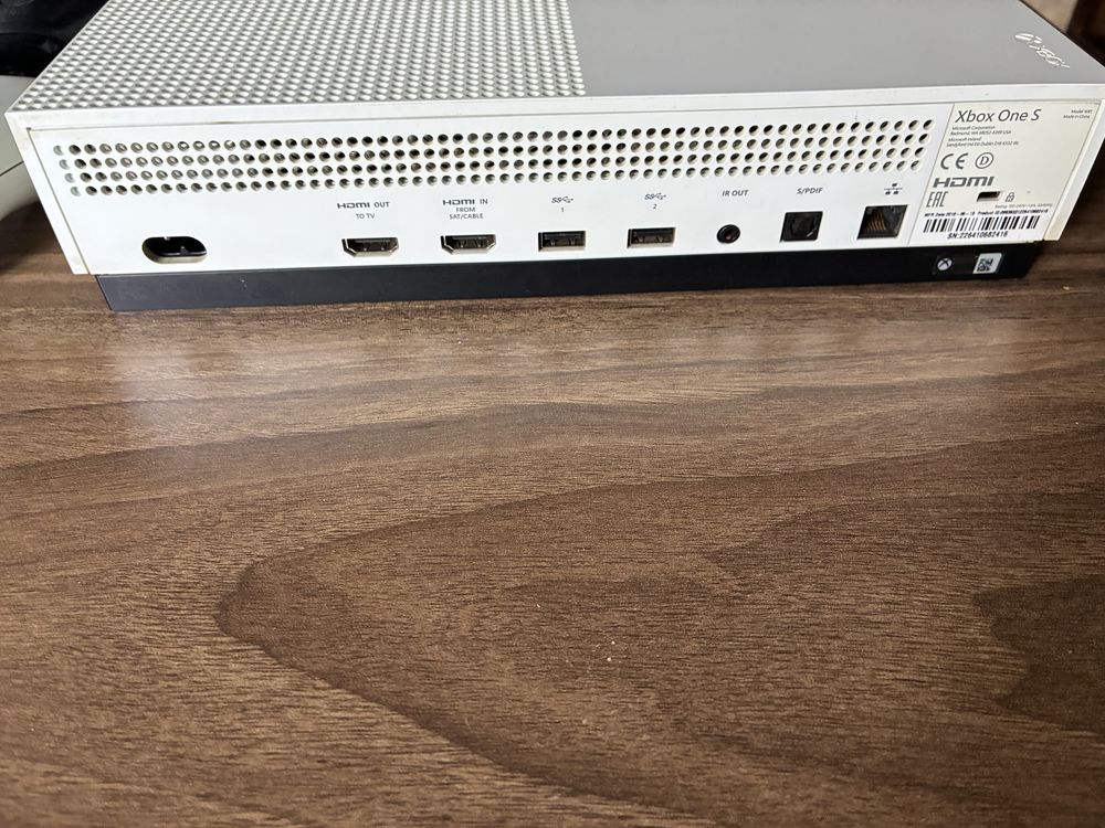Конзола Xbox One S 1TB