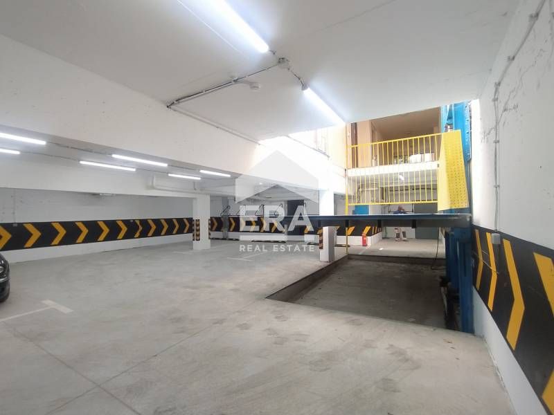 Продава се Гараж / Паркомясто в Варна, Лятно кино Тракия - 137 кв.м за 548 €/кв.м - Снимка #1