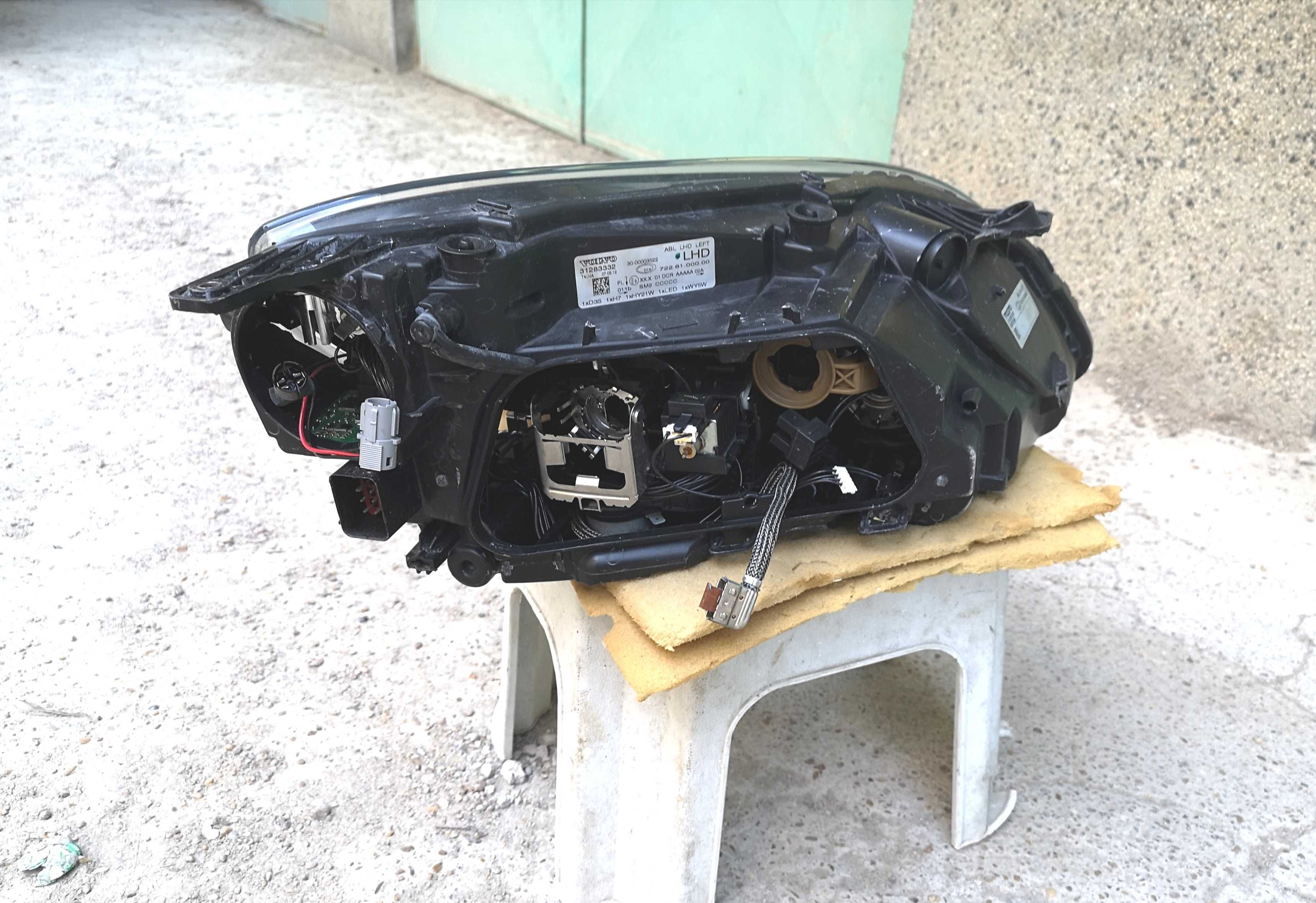Оригинални  фарове  Волво B40  Volvo V40 XC40 Led Biksenon