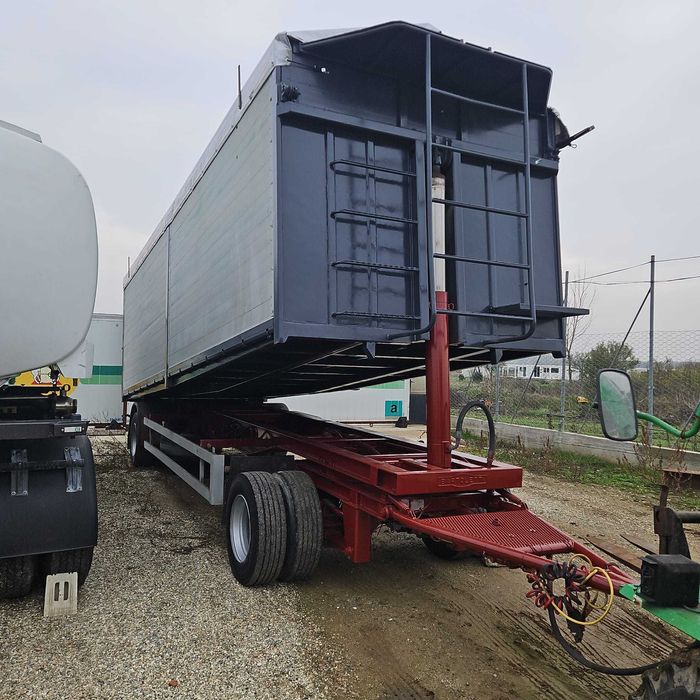 Remorca basculabila agricola