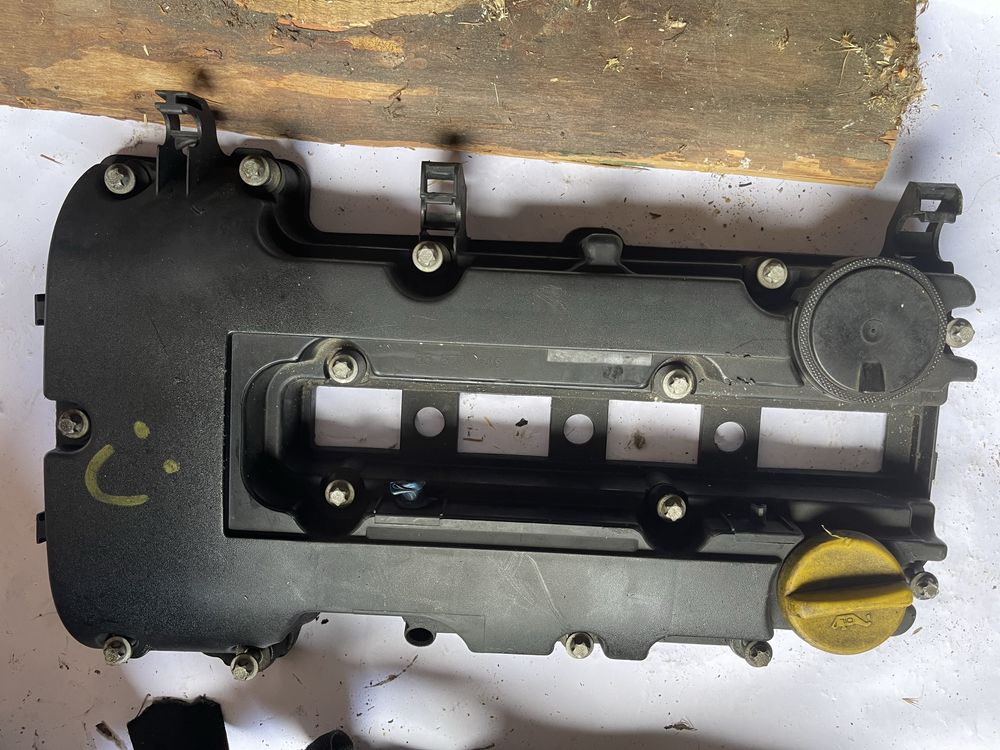 Rocker cover , капак клапани за Opel