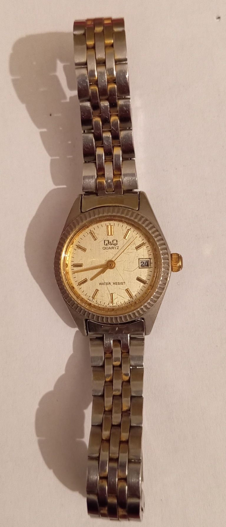 Продавам дамски часовник Q&Q Quartz