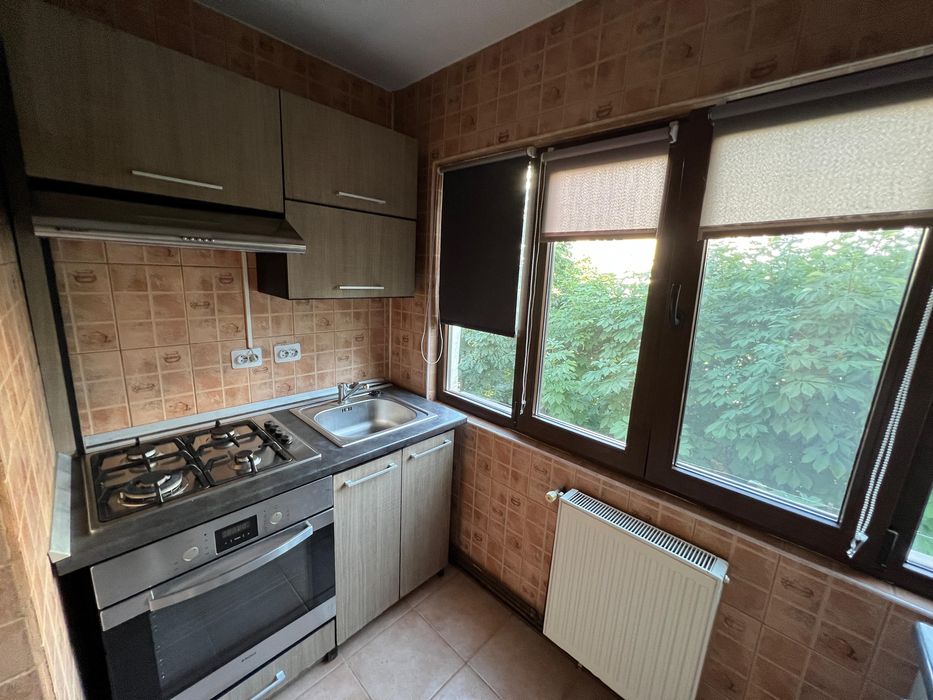 Inchiriez apartament 2 camere decomandat