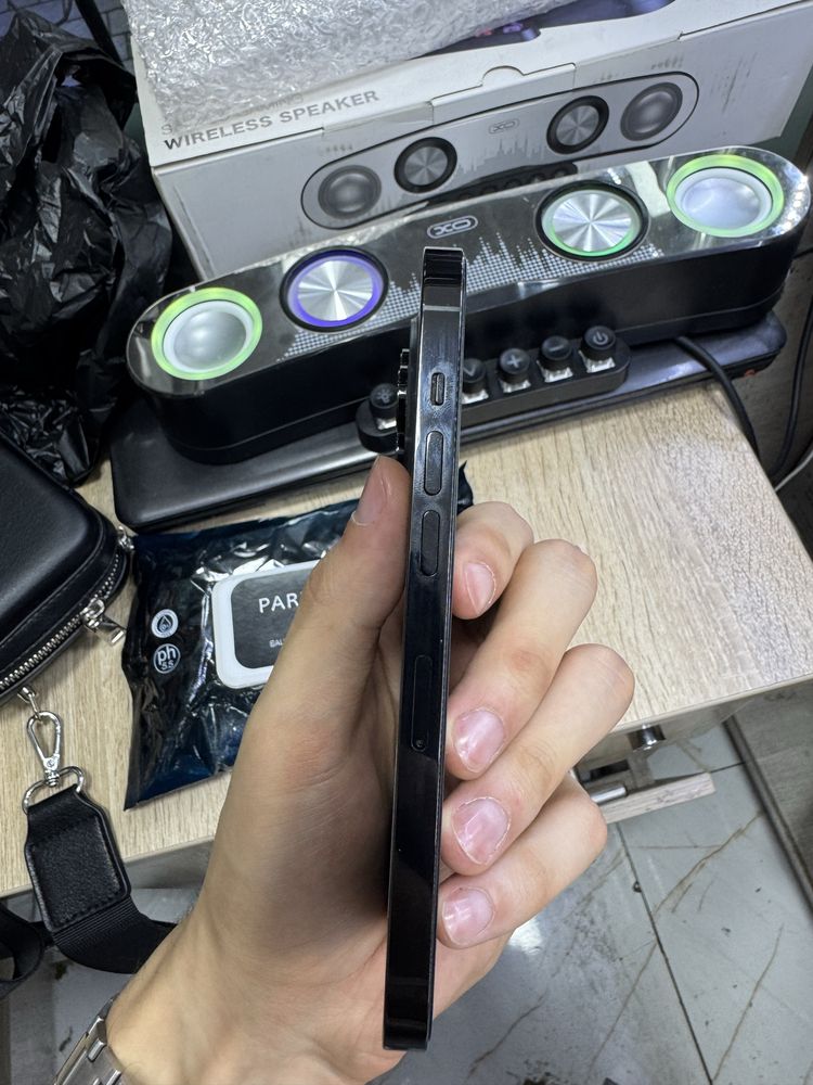 Iphonw 14pro black 128gb ideal