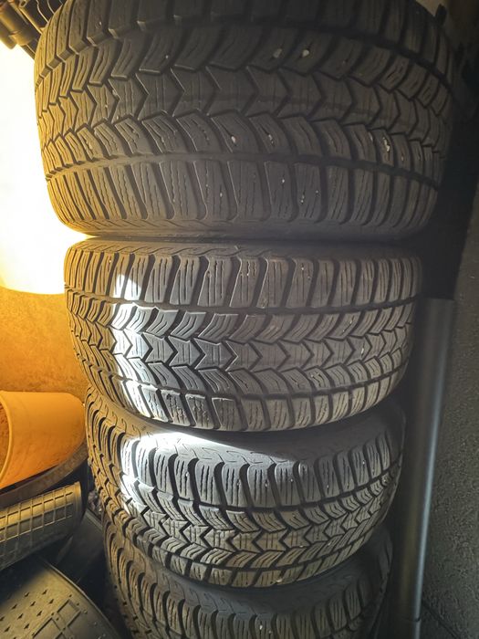 Vand anvelope de iarna debica 225 45 r17