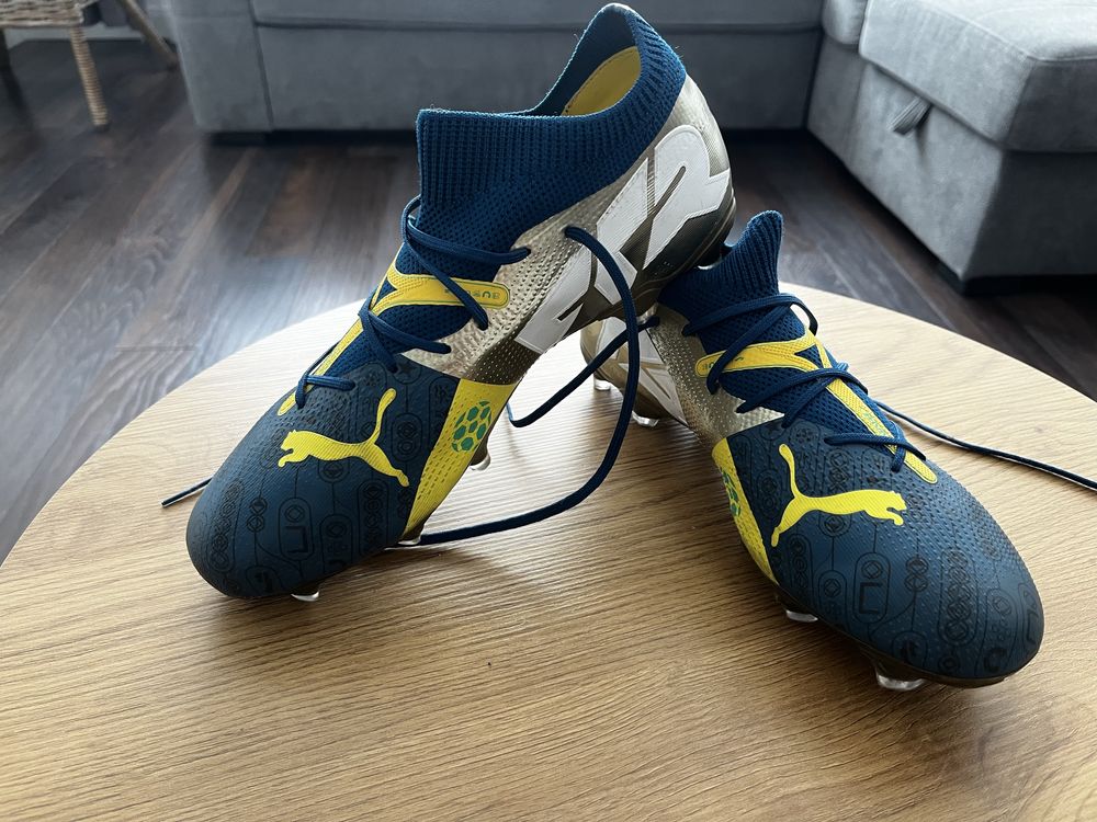 Adidasi fotbal marimea 41