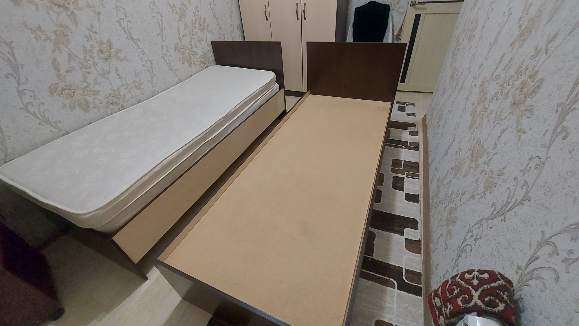 Продается две кравати за 50 000 тенге.  В отличном состоянии.