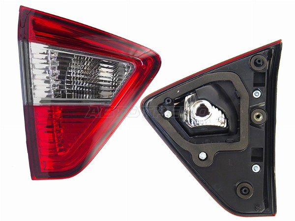 Фонарь в крышку багажника Nissan Terrano