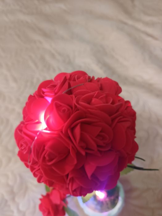 Pomulet din trandafir de spuma cu luminii