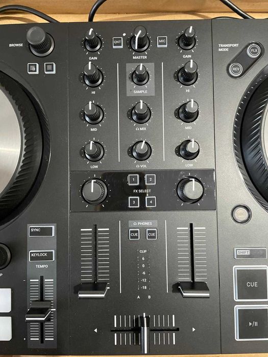 Traktor S2 mk3 audio controller