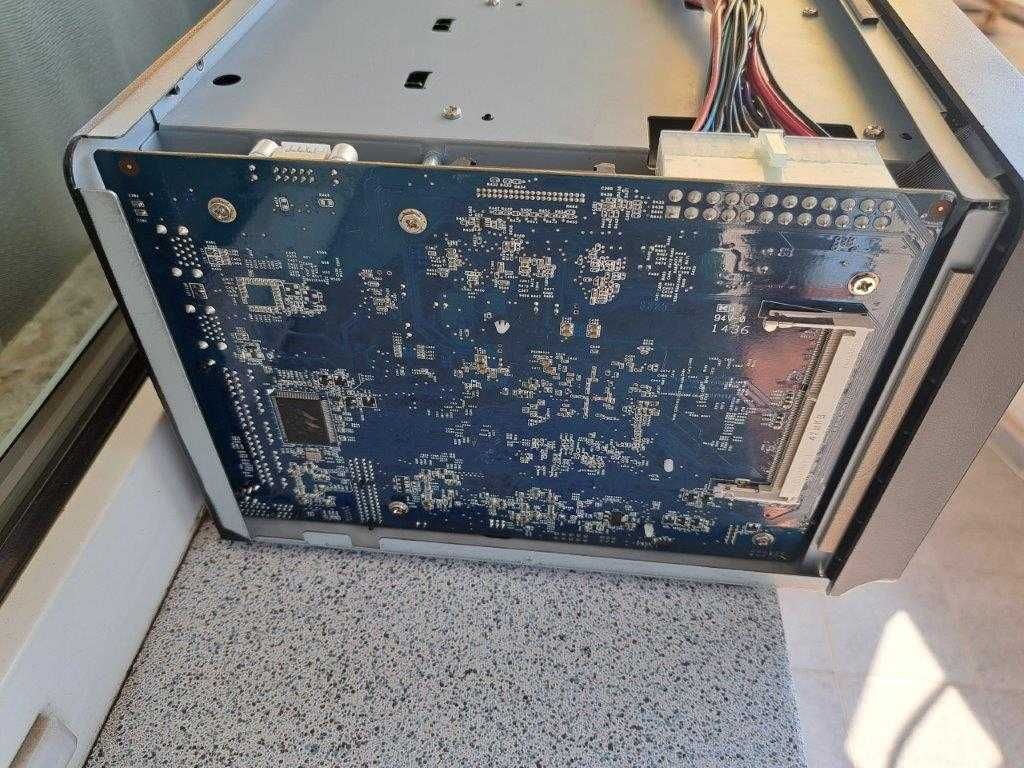 ПОВРЕДЕН Synology DiskStation DS1815+ 4GB RAM 8-Bay NAS Домашен сървър
