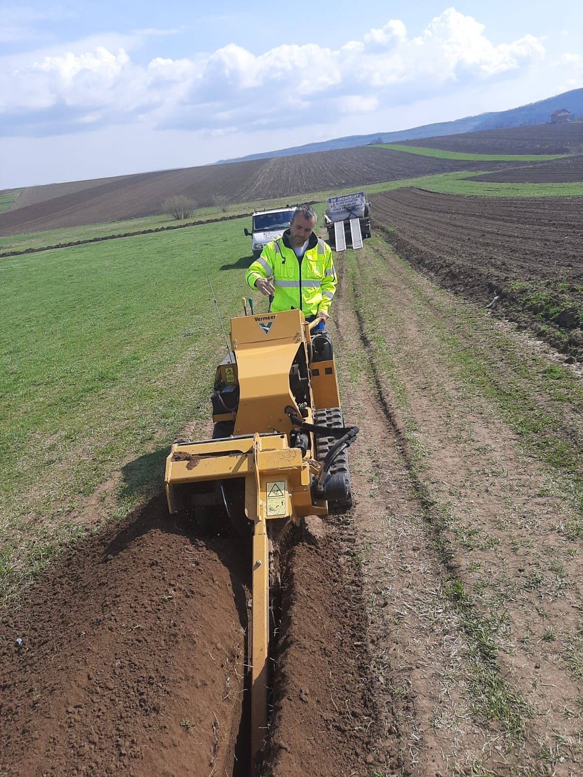 Miniexcavator de inchiriat/Sapaturi mecanizate