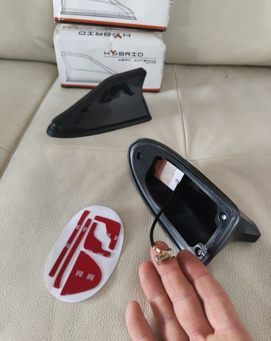 Antena rechin , negru lucios , antena auto universala autoadeziva
