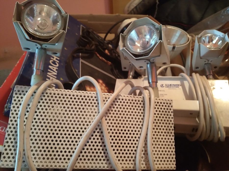Lampa cu leduri si suport prindere.