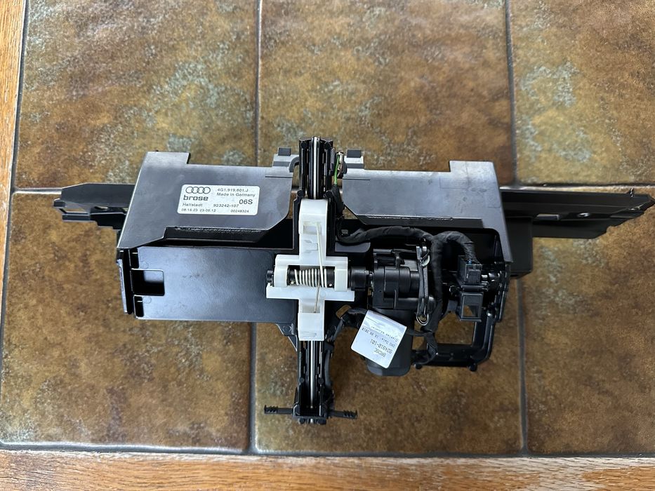 Механизъм за екран AUDI A6 A7 4G 4G1919601J