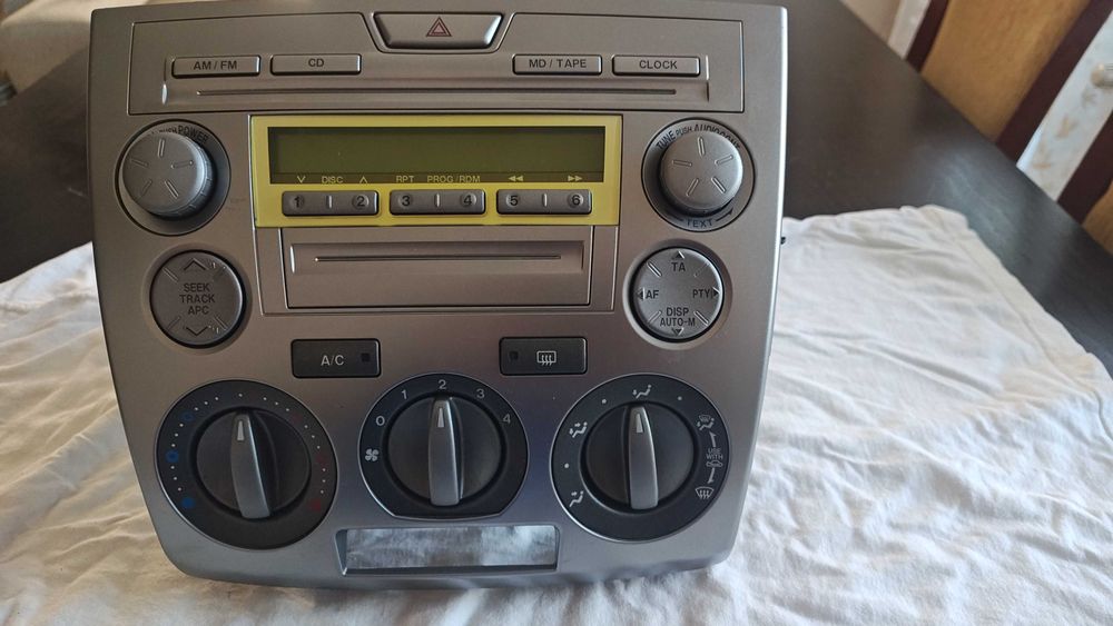 Централен панел заМазда 2