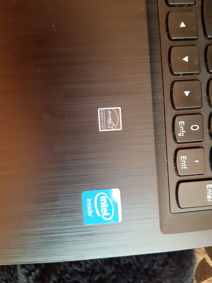 Vând laptop Lenovo