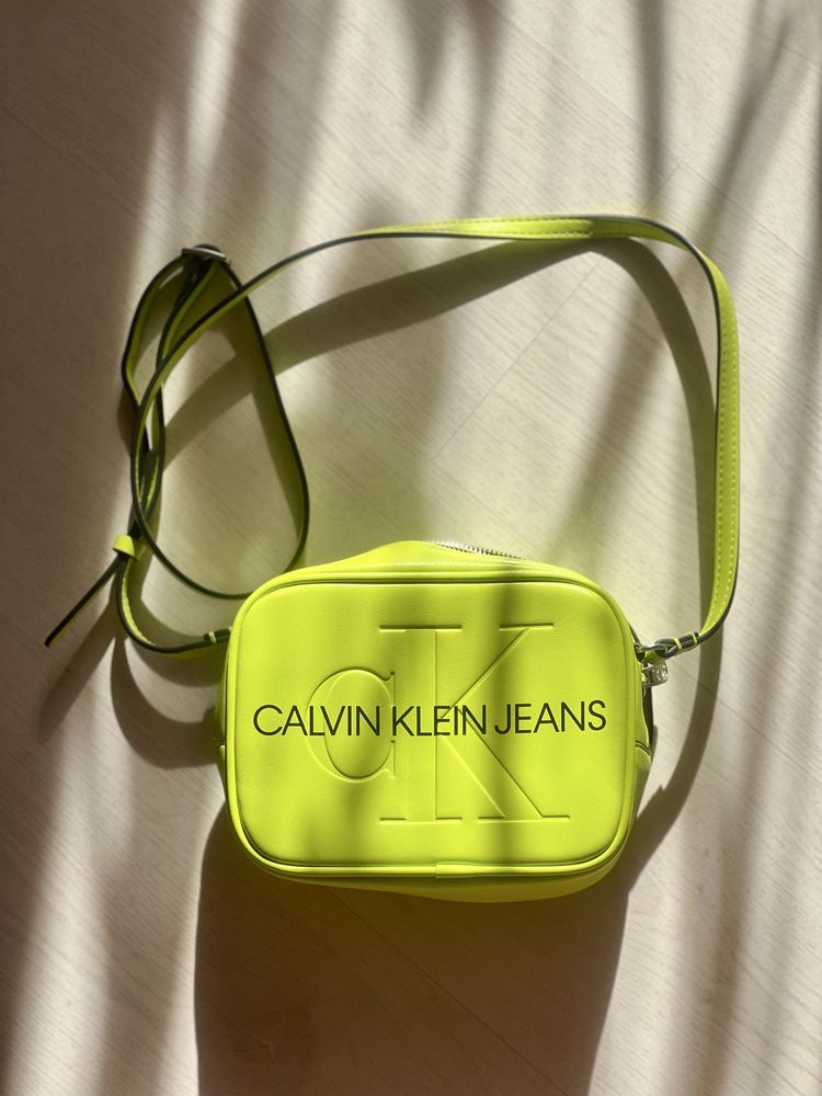 Нова дамска чанта Calvin Klein