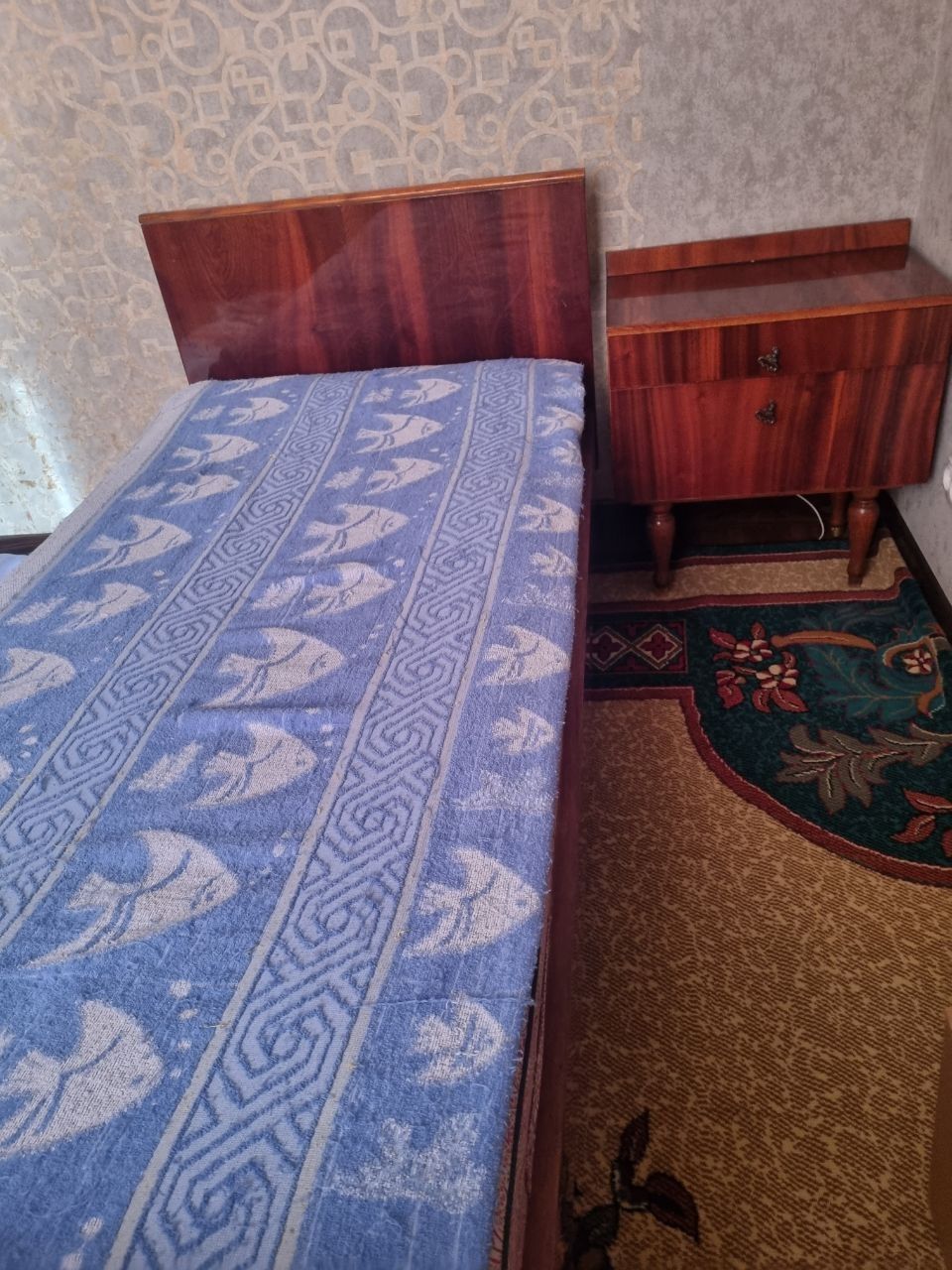 Продаю кровать и тумбу