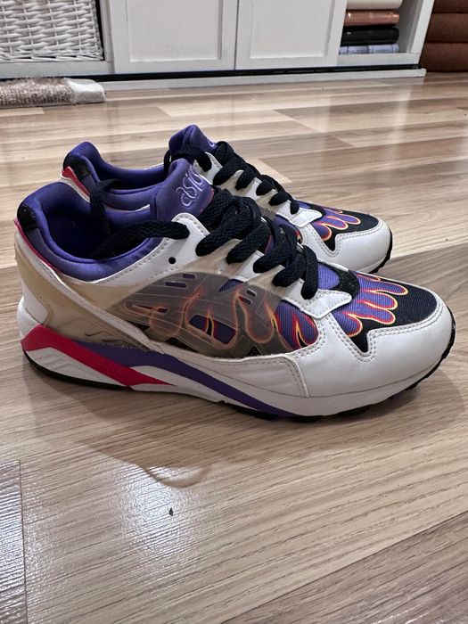 Продавам дамски маратонки Asics