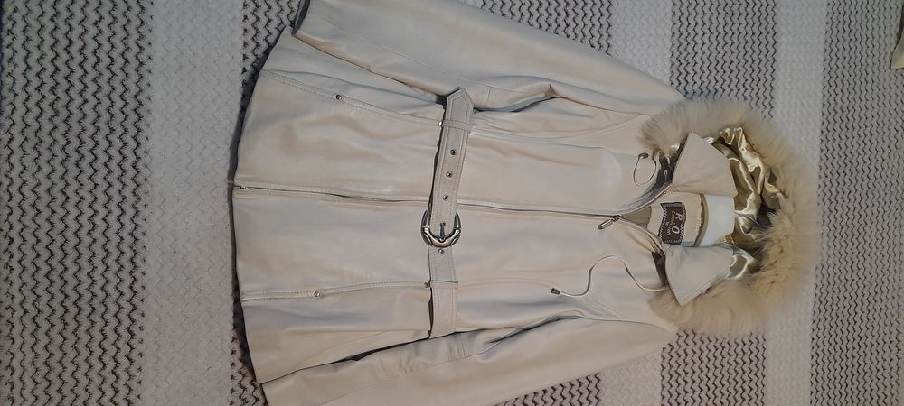 Haina din piele pentru femei