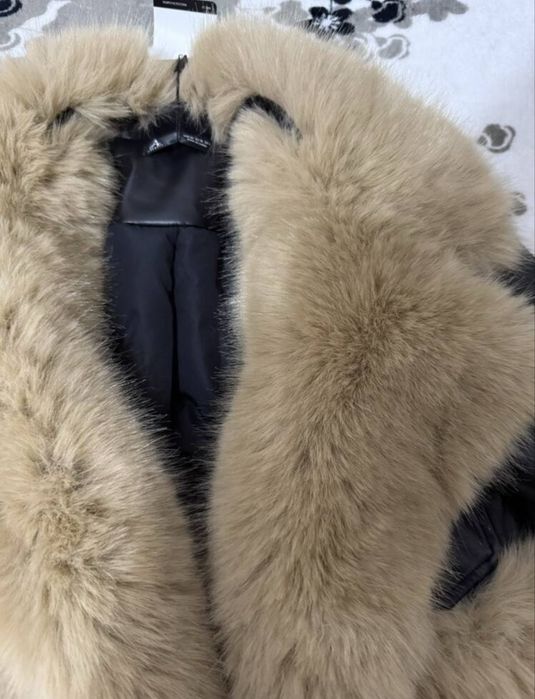 Vand jachetă scurta din piele