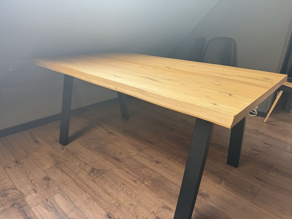 Трапезна маса от масив с метални крака(черен мат). Размери: 160/90/75