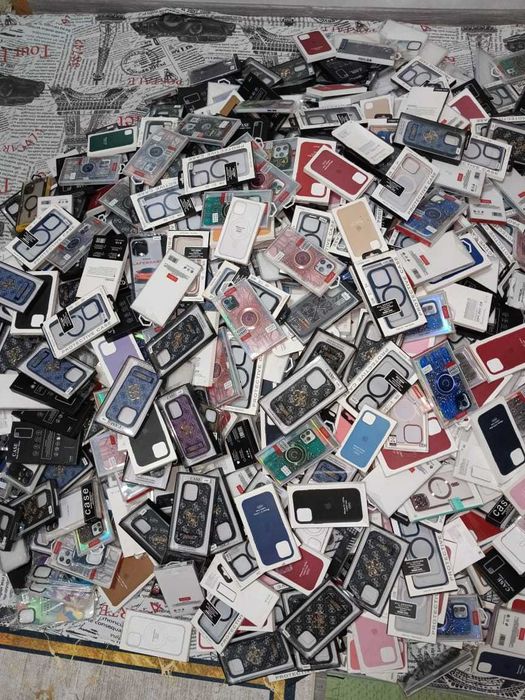 Продам чехлы на сотовые телефоны