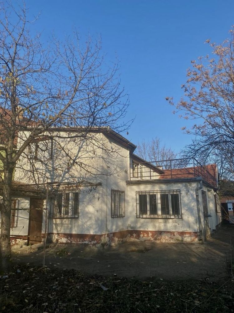 Vând casă în zona gării