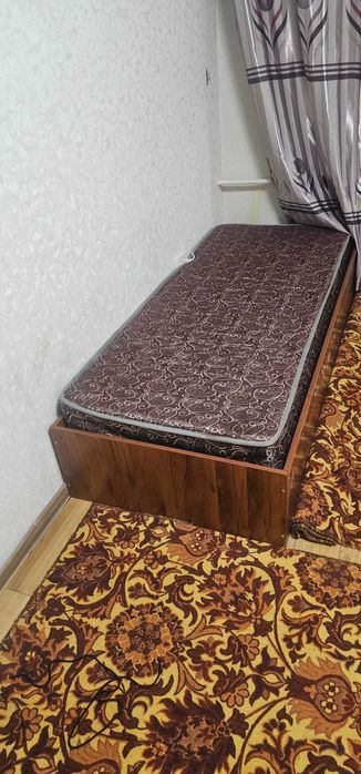 Кровать с матрасом