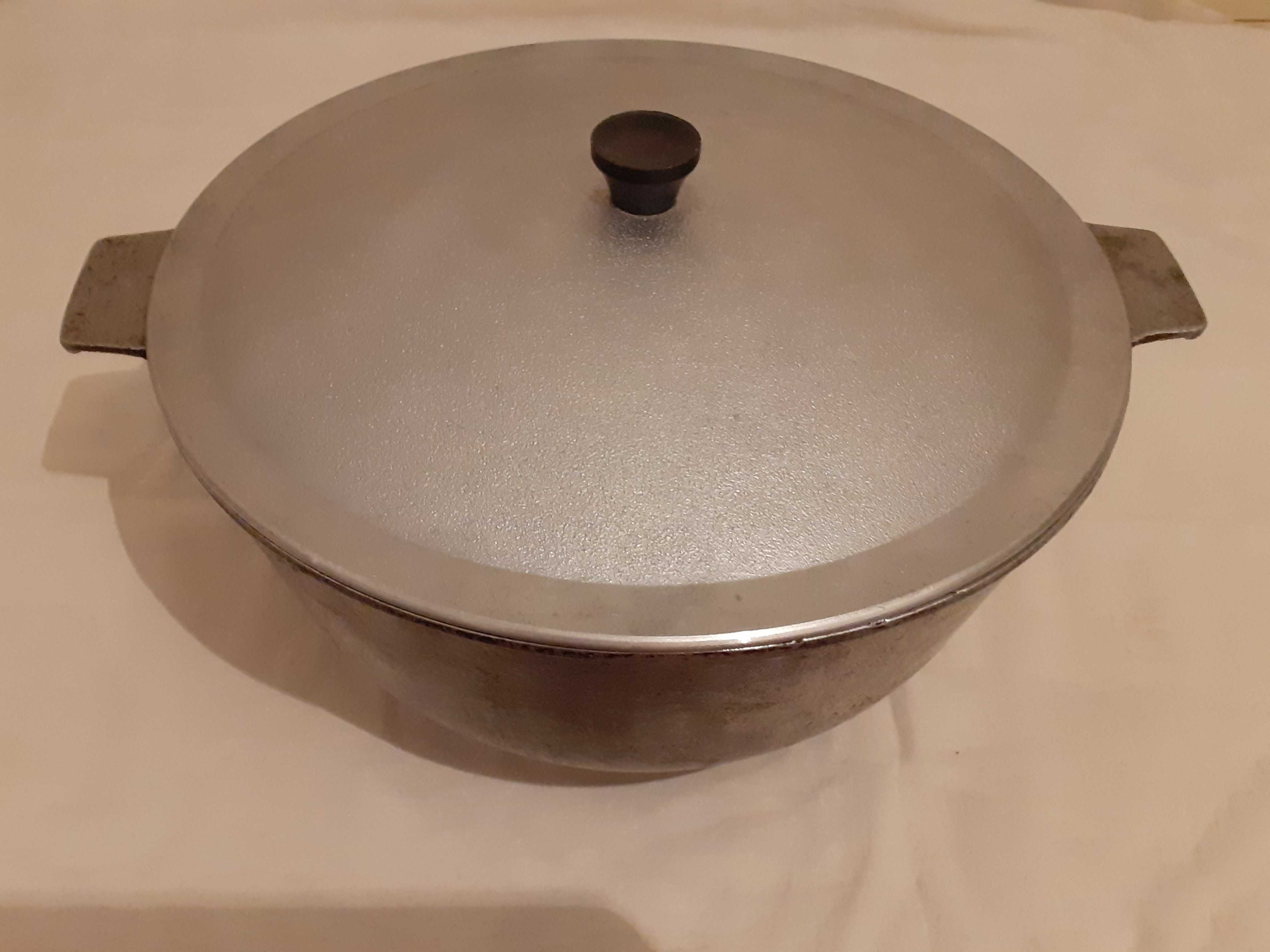 Казан бытовой (СССР) продам.
