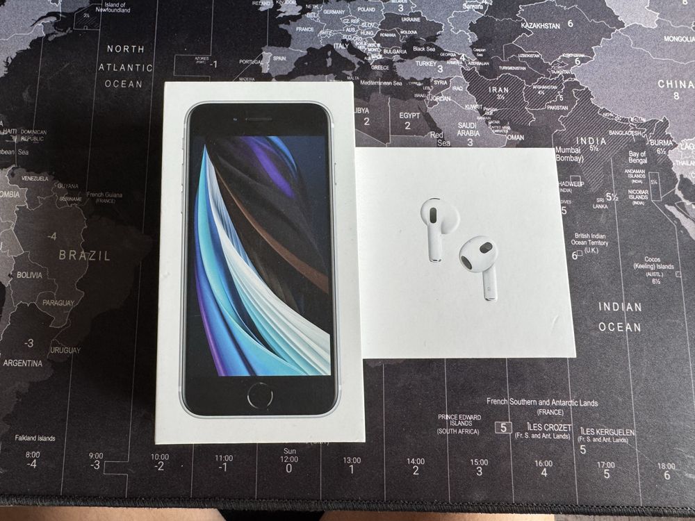 Apple Iphone SE 2020 + airpods 3