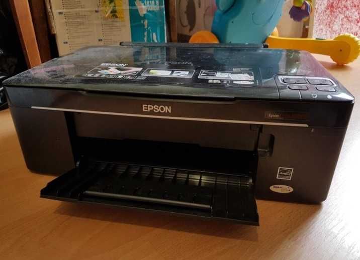 МФУ чернобелый принтер Epson L200 печатает и краска есть