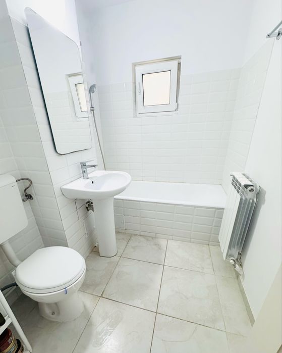 Vand apartament 2 camere Piata Centrala