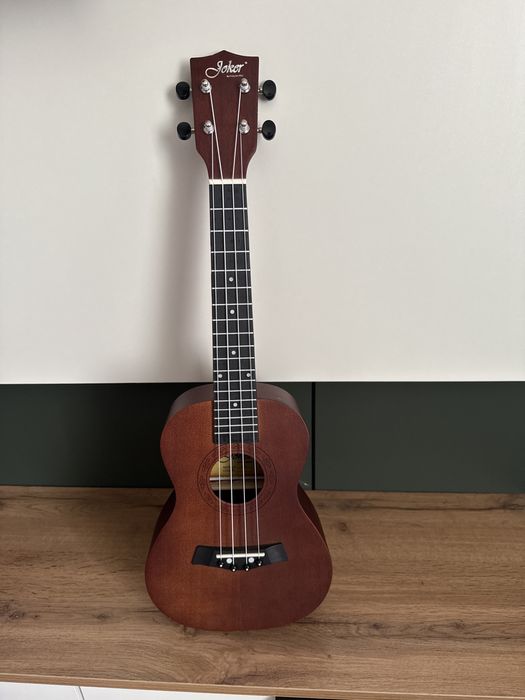 Музыкальный инструмент. Укулеле