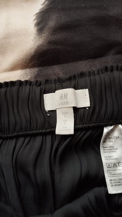 Плисирана  черна пола