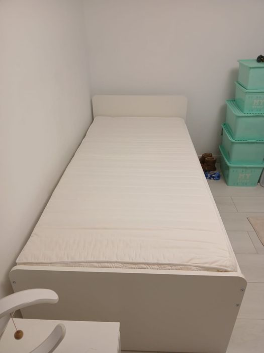 Vând pat 1persoana+saltea,birou,scaun birou