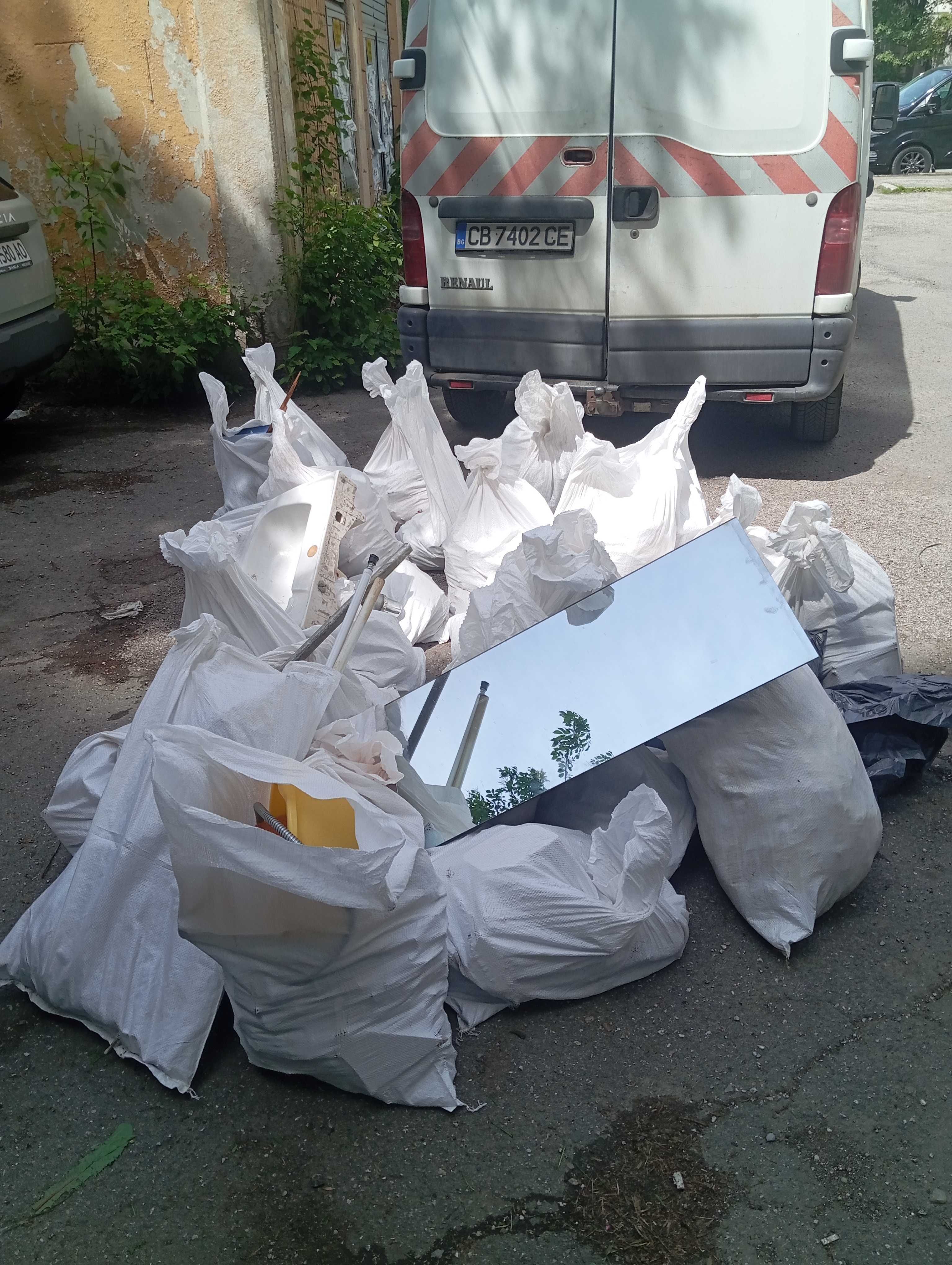 Къртене чистене на дворове тавани мазета къщи офиси складове