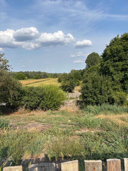 Casă bătrânească + teren de vanzare