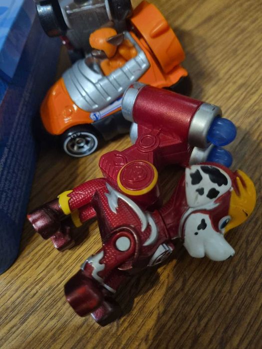 Domino, masini din metal cu Paw Patrula Catelusilor si figurina