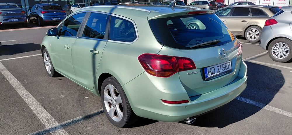 Vând Opel Astra J 2.0 cdti