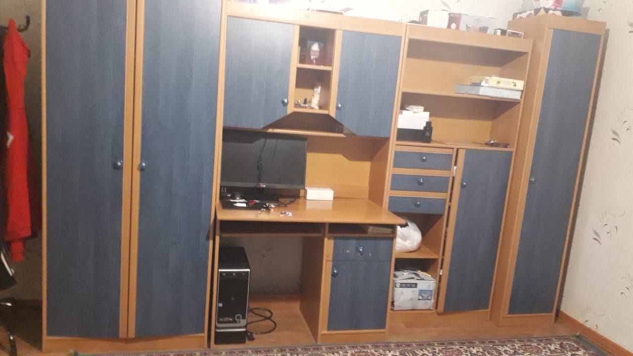 Срочно продам шкаф компьютерный
