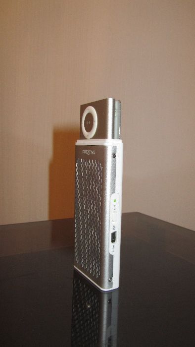 Ipod Shuffle + Boxa Creative Travel Sound i50