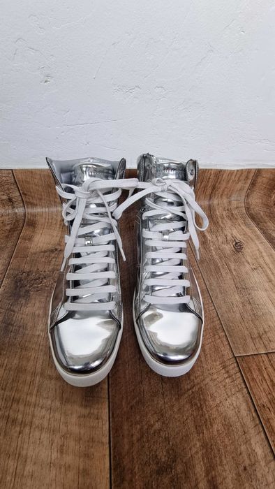 Високи металик кецове на Зара и маратонки Адидас Ориджинълс