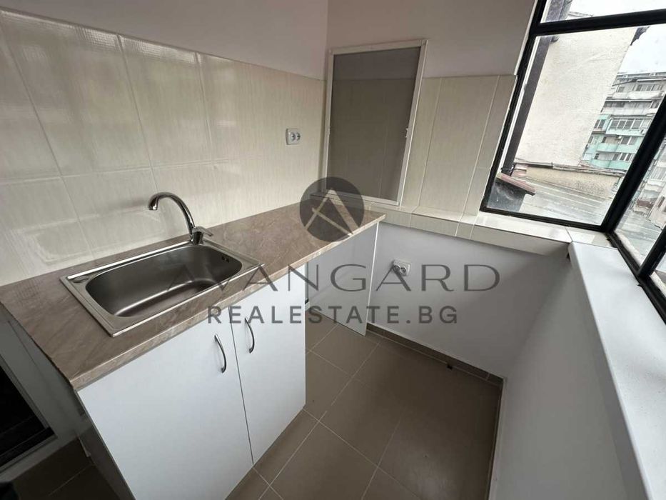 Продава се Едностаен апартамент в Пловдив, Център - 34 кв.м за 1853 €/кв.м - Снимка #3