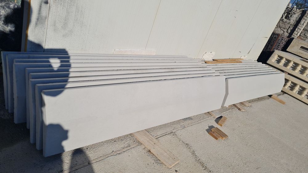 Capace/ pălării stâlpi