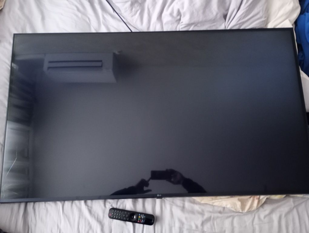 Телевизор LG55UR8