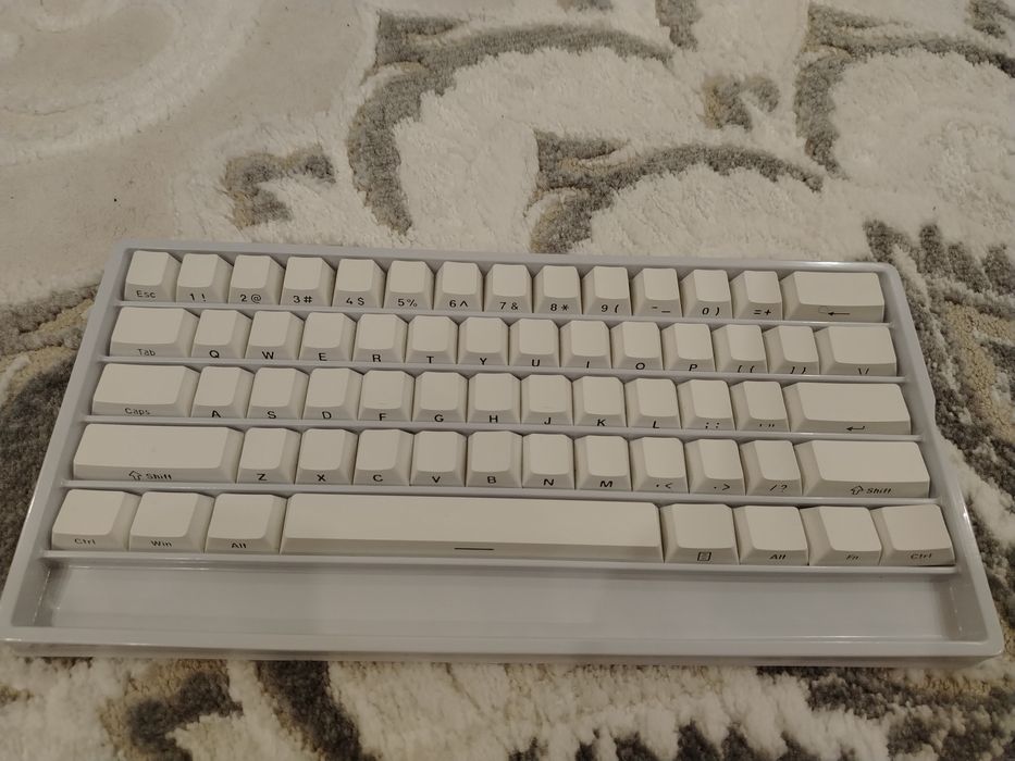 Кейкапы 60% клавиатуру  белые